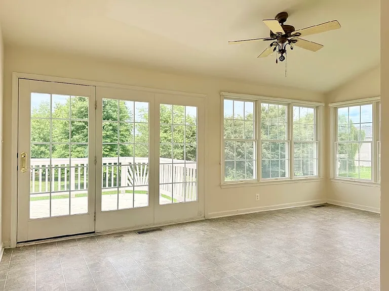 43520 Lucketts Bridge Cir — Photo 10