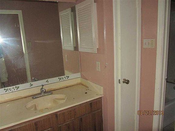 5th image of 2104 Lac La Belle Dr