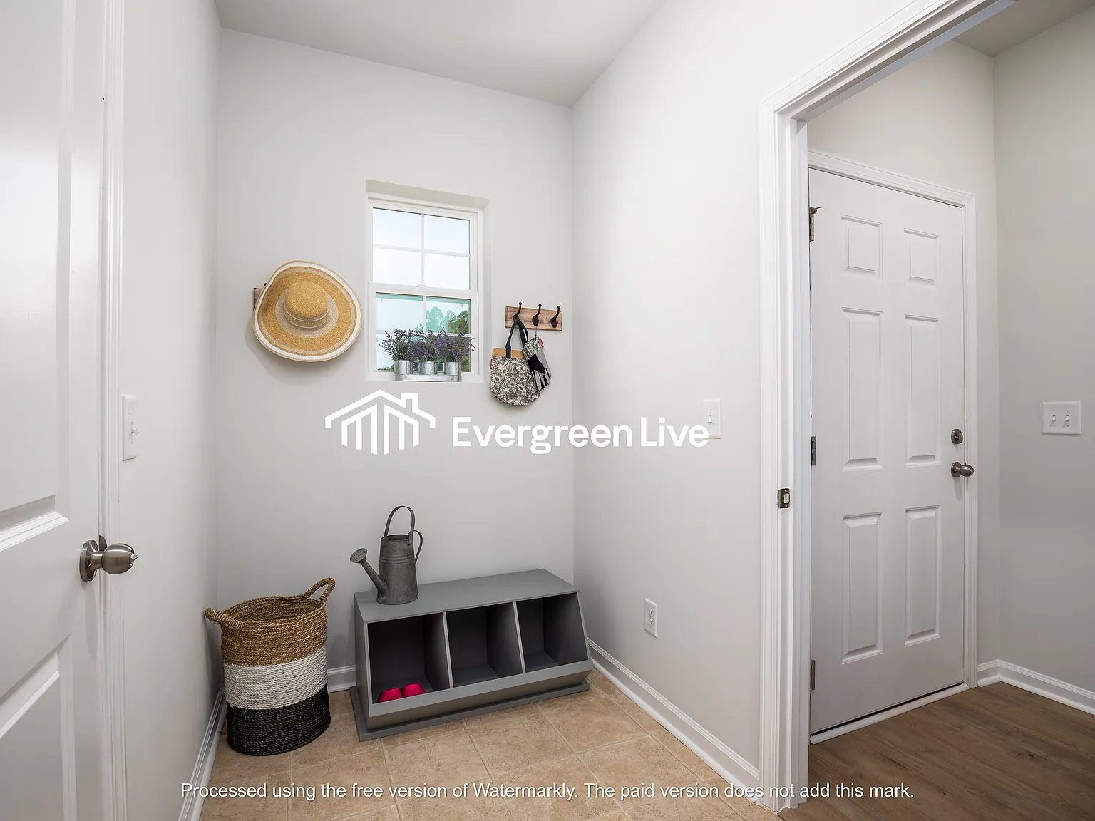 3 bed, 2.0 bath, 1421 sqft, $2,345 — Photo 2