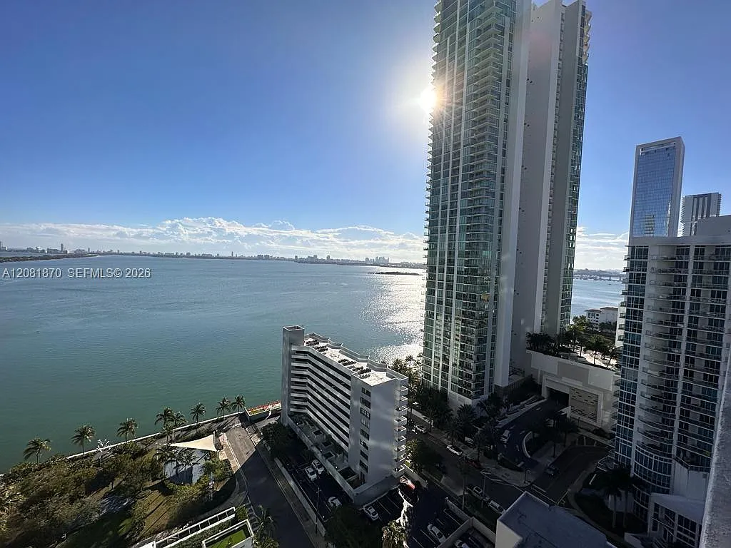 Gran Paraiso Condo — Photo 2