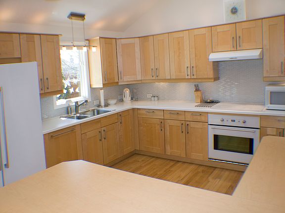 3rd image of 619 Cleavland Dr