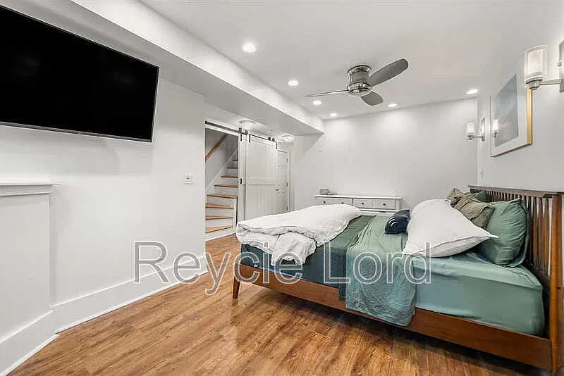2 bed, 2.0 bath, 880 sqft, $2,700 — Photo 4