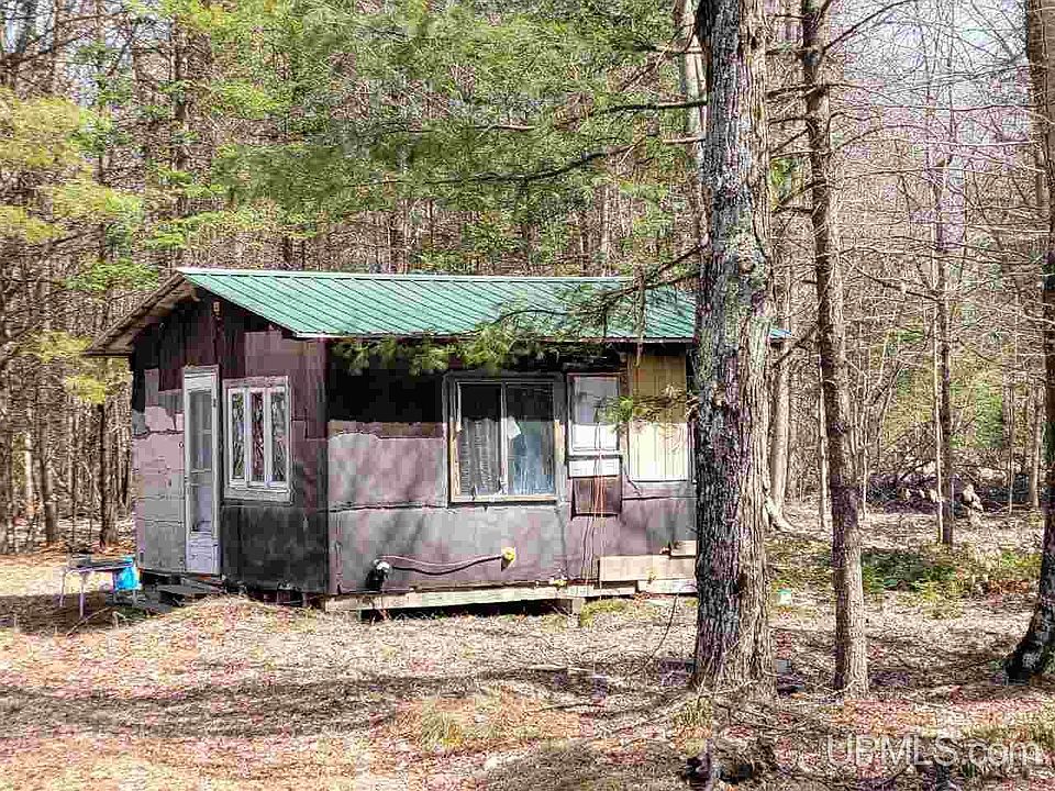 2431 S Little Harbor Rd, Manistique, MI 49854 Zillow