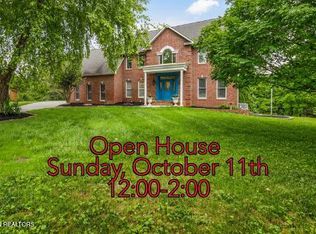16 Radcliff Ter, Oak Ridge, TN 37830