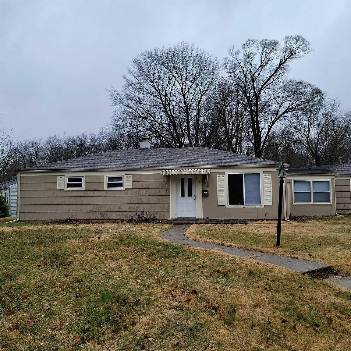 1028 Lancaster Dr photo 1