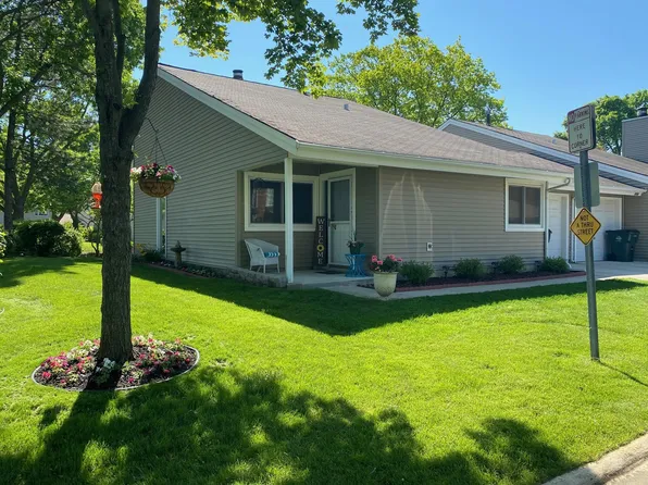 1316 N Whitewater Ln, Palatine, IL 60074