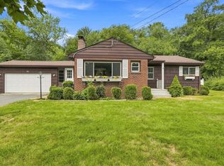111 Florida Dr, Agawam, MA 01001
