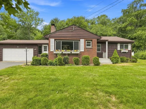 111 Florida Dr, Agawam, MA 01001