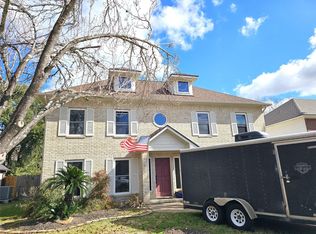 1021 Glenview Dr, Pearland, TX 77581