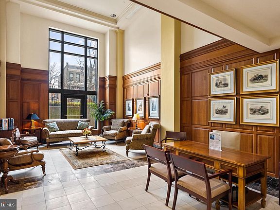 4th image of 401 13th St NE APT 313