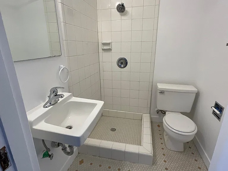 325 Summit Ave E #12 — Photo 16