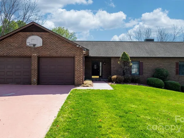 3730 Club House Dr NE, Conover, NC 28613