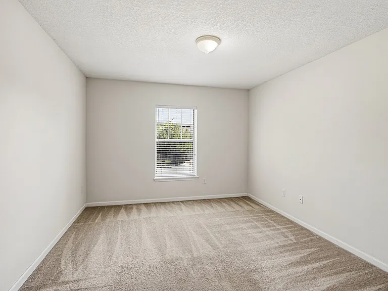 1049 N Black Cherry Dr — Photo 27