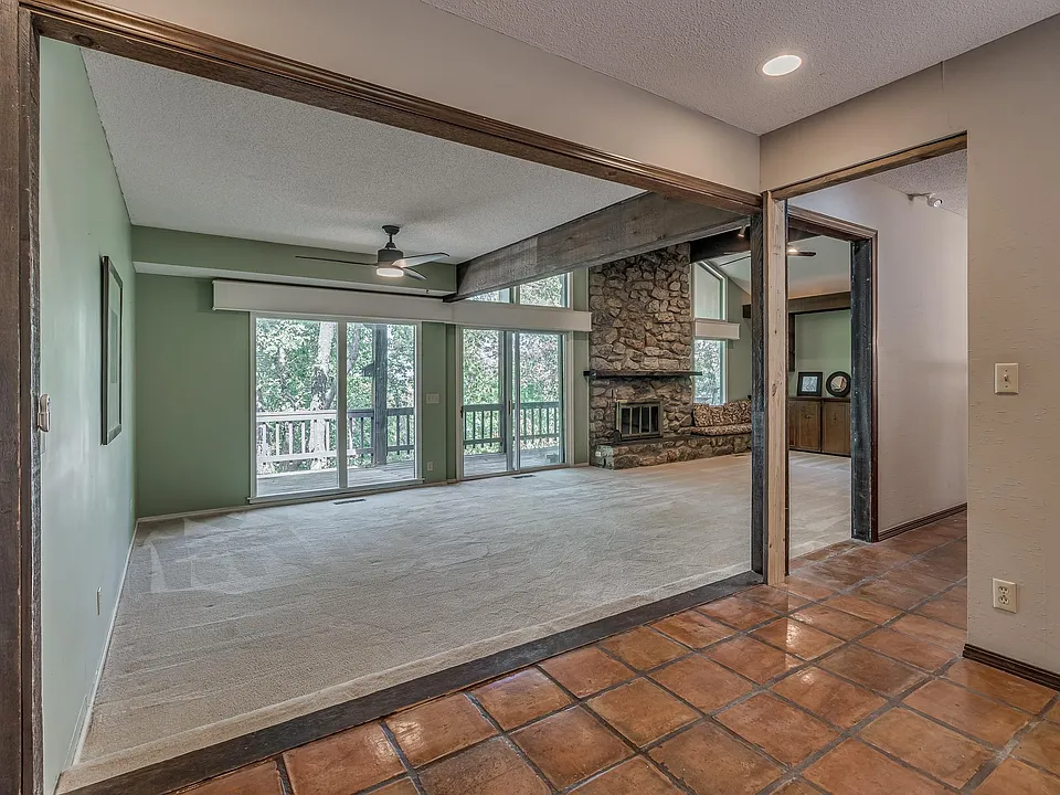 2710 Cherokee Hills Dr