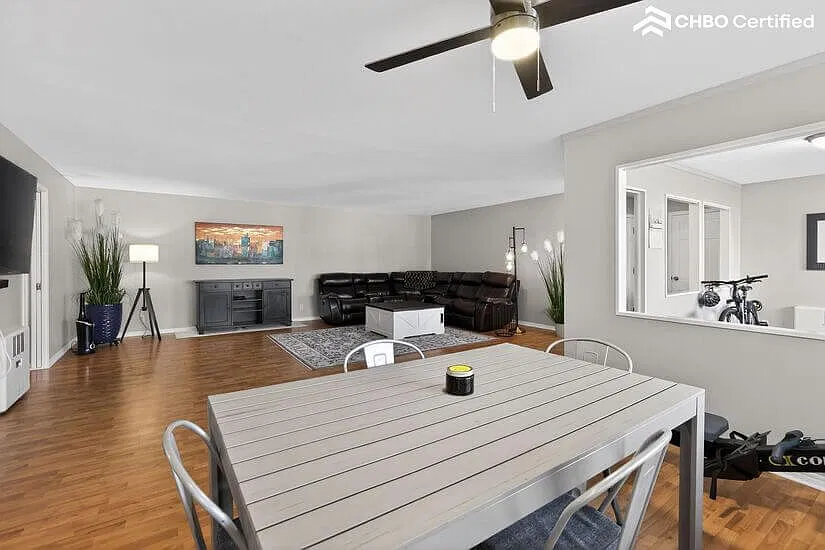 Furnished Townhouse in Central Denver — Photo 4