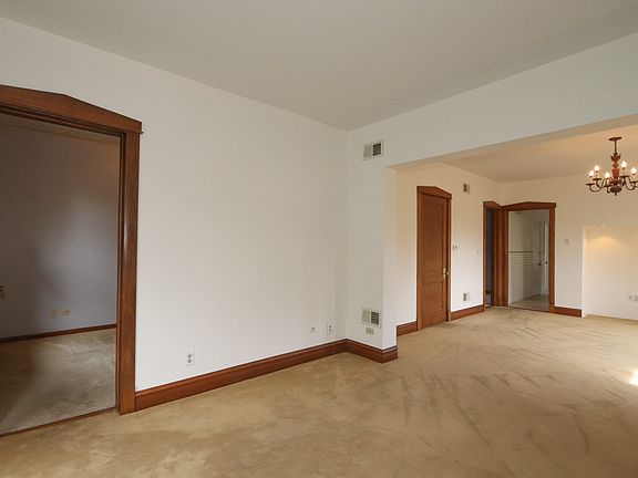 5th image of 1138 S Grove Ave