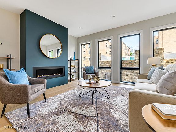 2nd image of 2446 W Foster Ave #101