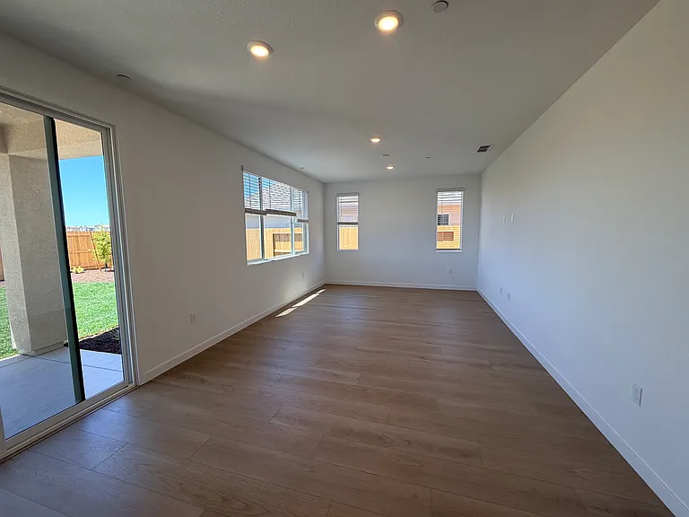 8371 Valpane Way — Photo 4