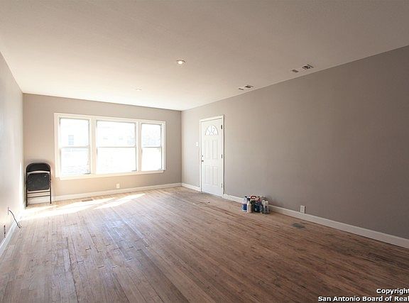 5th image of 103 Frances Jean Dr