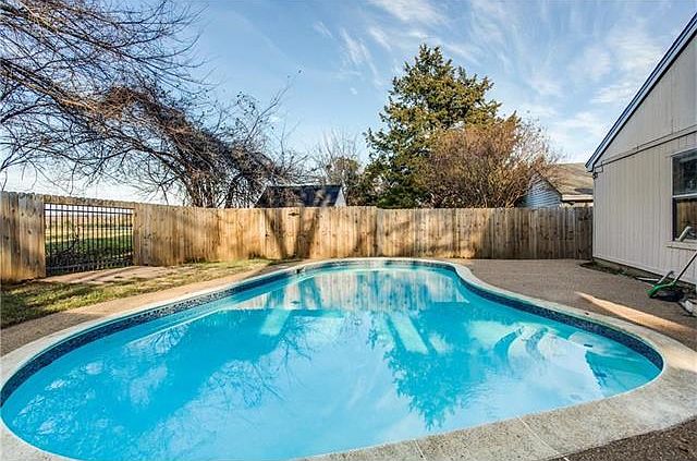 1st image of 507 Mockingbird Dr
