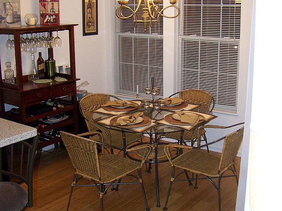 Dining/Sunroom w/ hardwoods