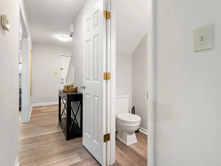 6716 Glendower Rd #B — Photo 32