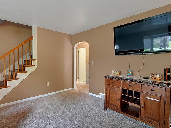 4th image of 2428 Parkway Blvd