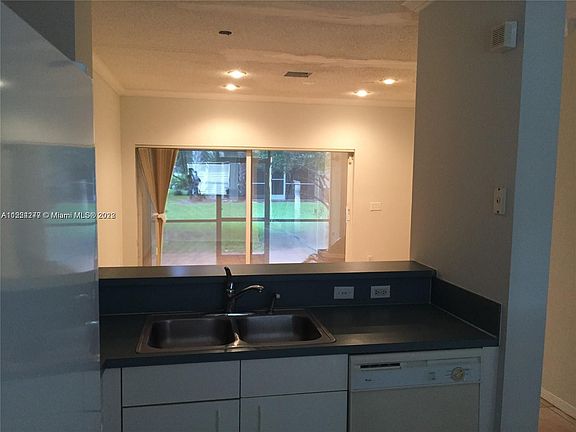 2nd image of 316 SW 120th Ave #316