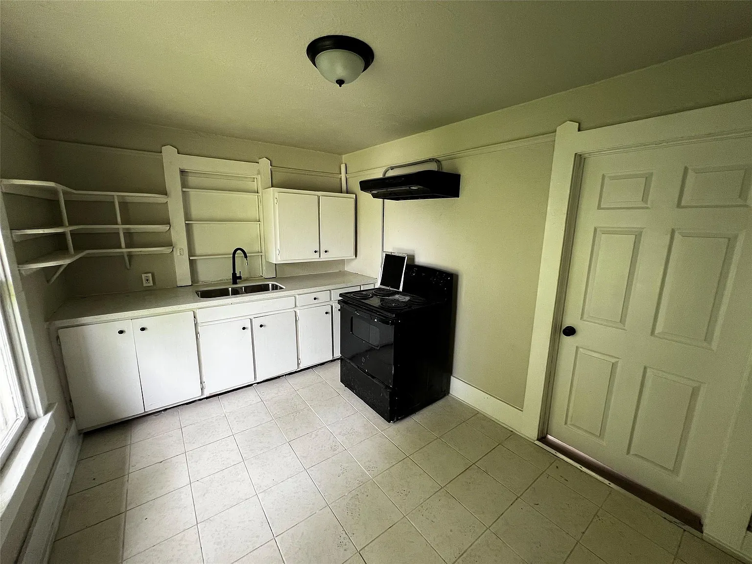 2 bed, 1.0 bath, 1273 sqft, $1,000 — Photo 2