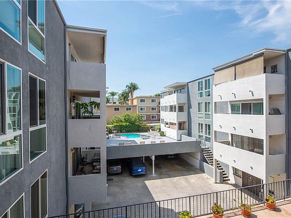 4th image of 5454 Zelzah Ave APT 204