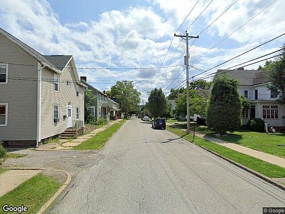 Exterior Neighborhood (street photo)