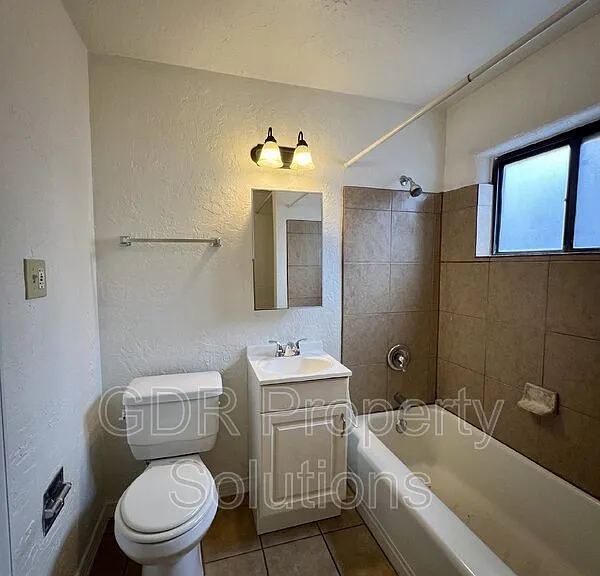 3529 Ross Ave SE — Photo 33