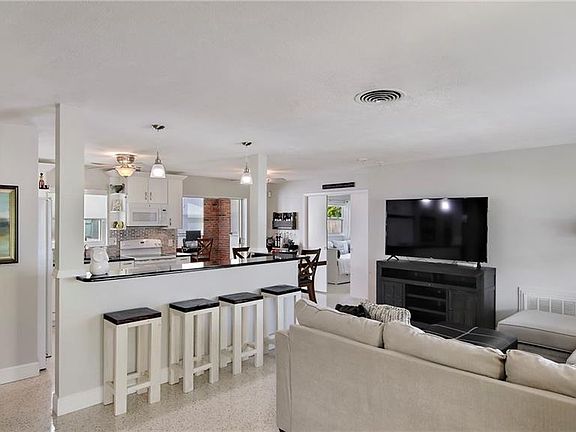 4th image of 5928 31st Ave N