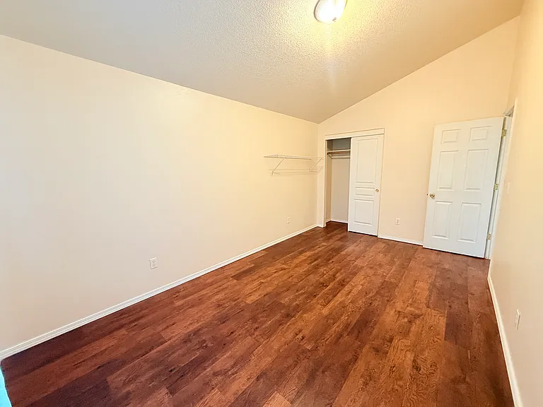 6018 NE 33rd Cir — Photo 29