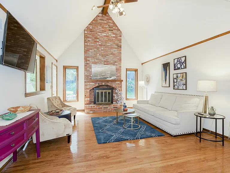 8604 N Troost Ave — Photo 3