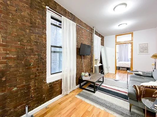 Rented by Compass | media 12
