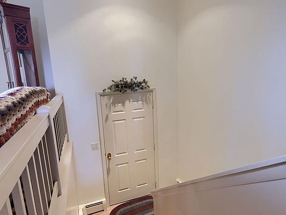 3rd image of 281 Robin Dale Dr