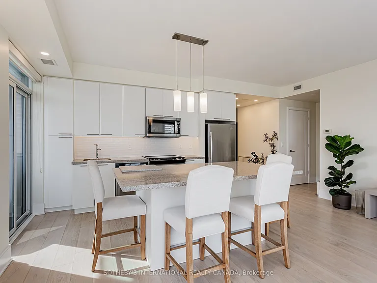 70 Roehampton Ave #2014 — Photo 14