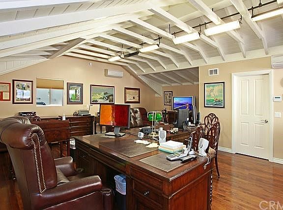 Open and bright office/residential space.