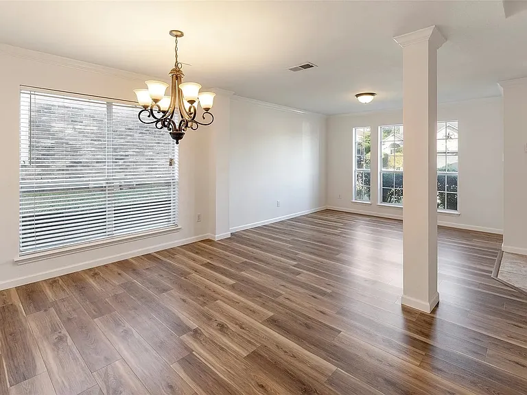 813 Silverbrook Dr — Photo 18