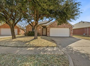 524 Paddle Dr, Crowley, TX 76036