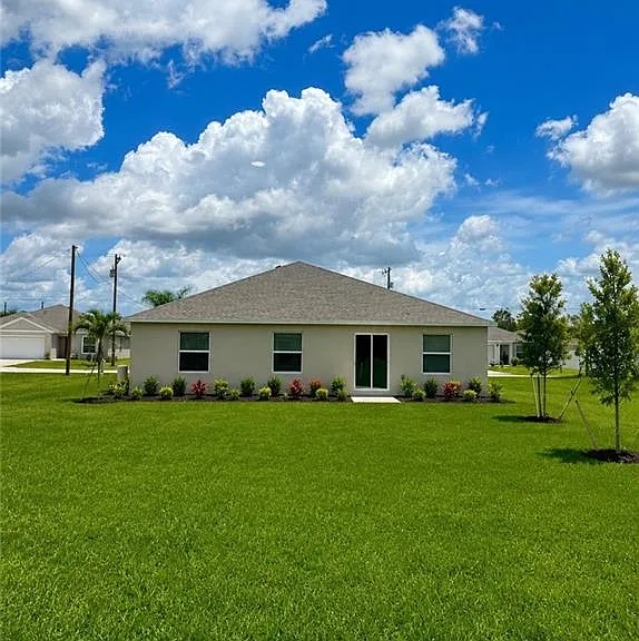 337 Marabou Dr — Photo 2