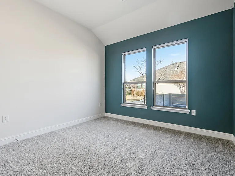 1044 3rd St — Photo 25