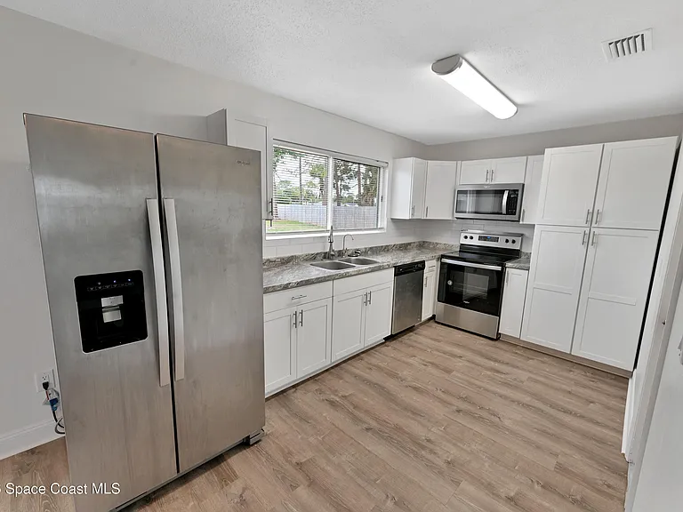 400 Calabria Ave SE — Photo 12