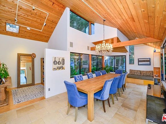 3rd image of 876 Crater Oak Dr