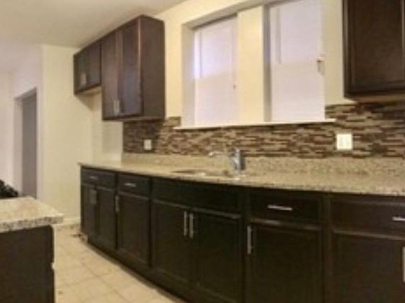 3rd image of 7824 S Oglesby Ave #2
