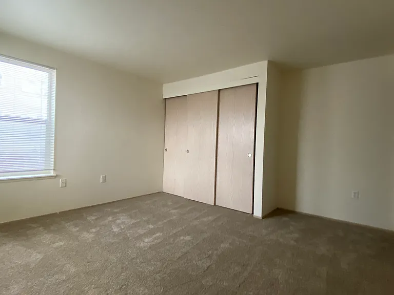 Chehalem Creek Apartments — Photo 36
