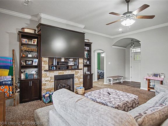 4th image of 726 Durmast Ln
