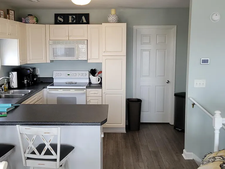 110 S High Point Ave — Photo 6