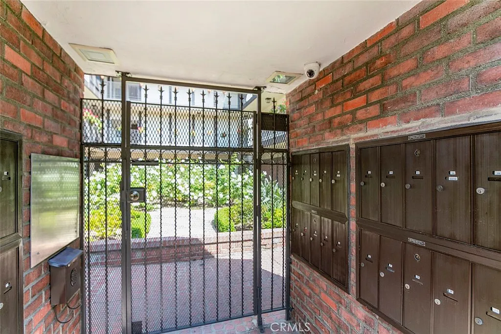2 bed, 1215 sqft, $3,700 — Photo 3